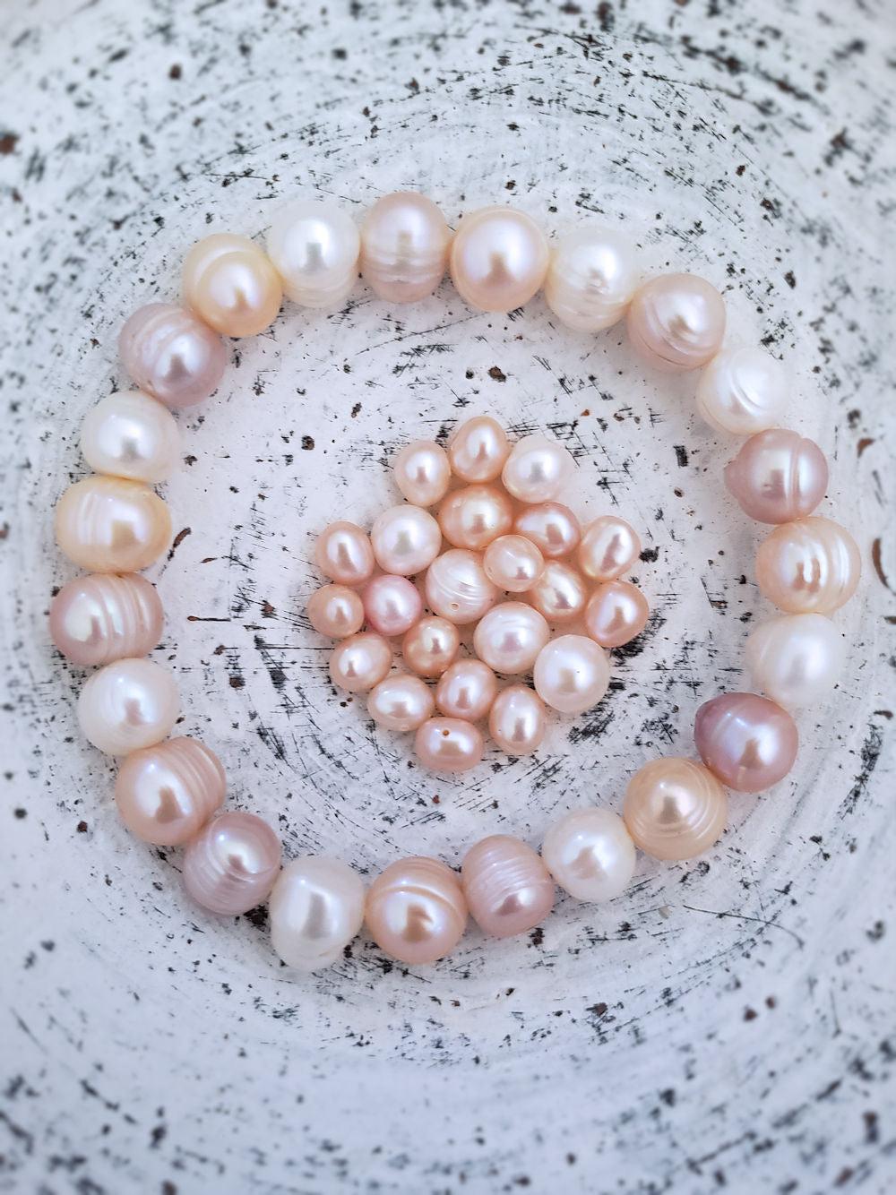 Stretchy Pearl Bracelets - Multiple colors